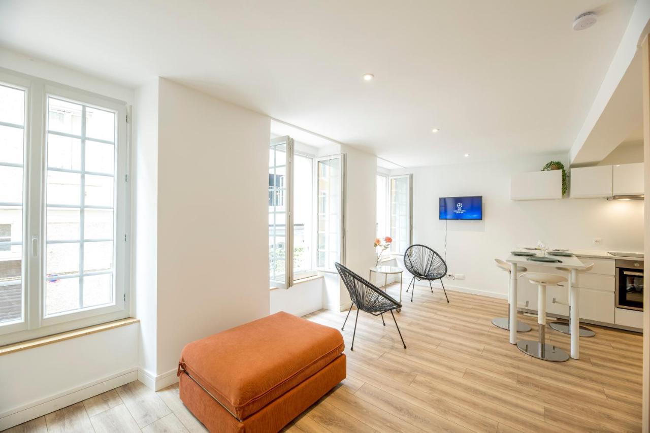 Quartier Du Chateau, Superbe Appartement Avec Parking Pau Exteriör bild